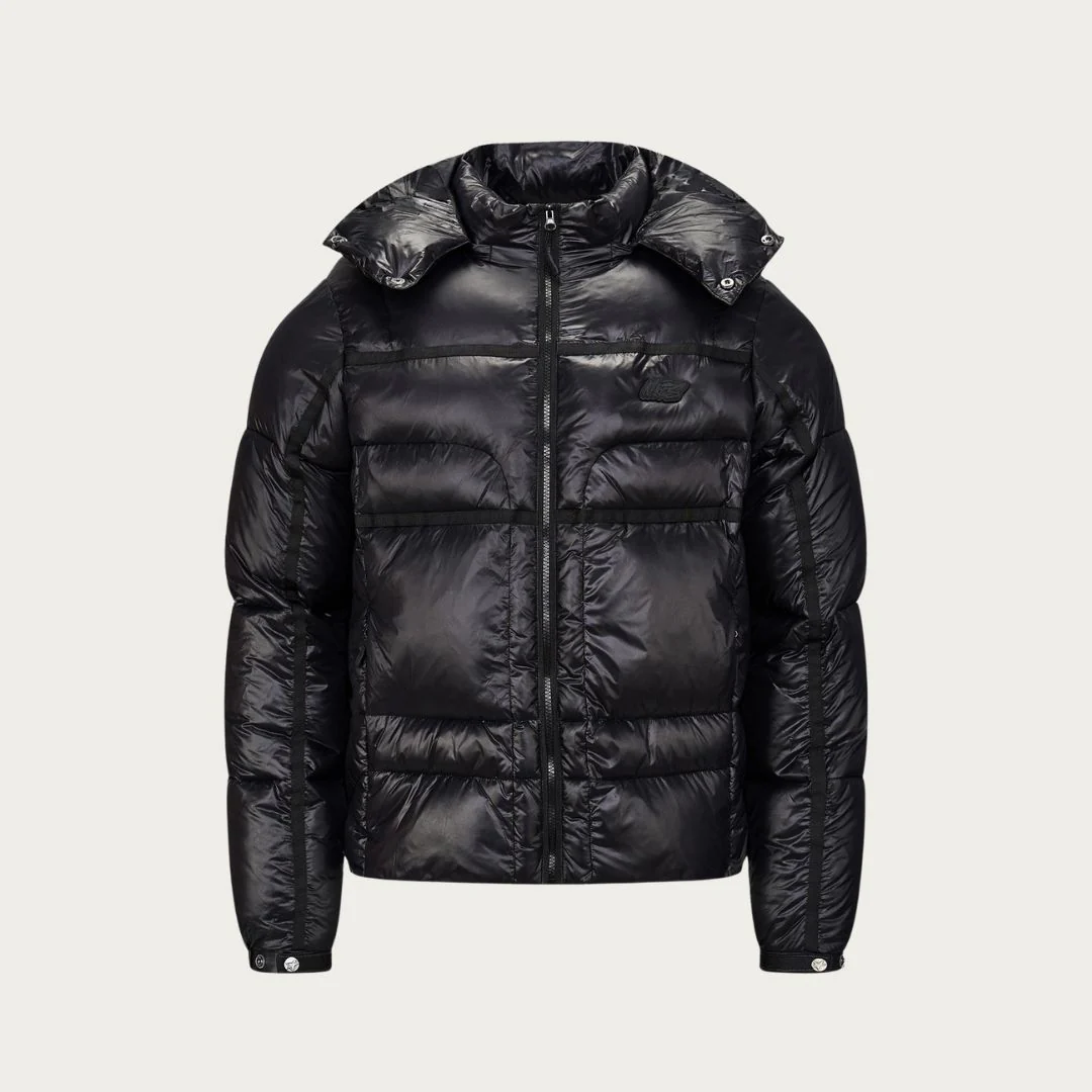 NOFS Black Puffer Jacket mit Kapuze und Chest Patch NOFS Black Puffer Jacket mit Kapuze und Chest Patch
