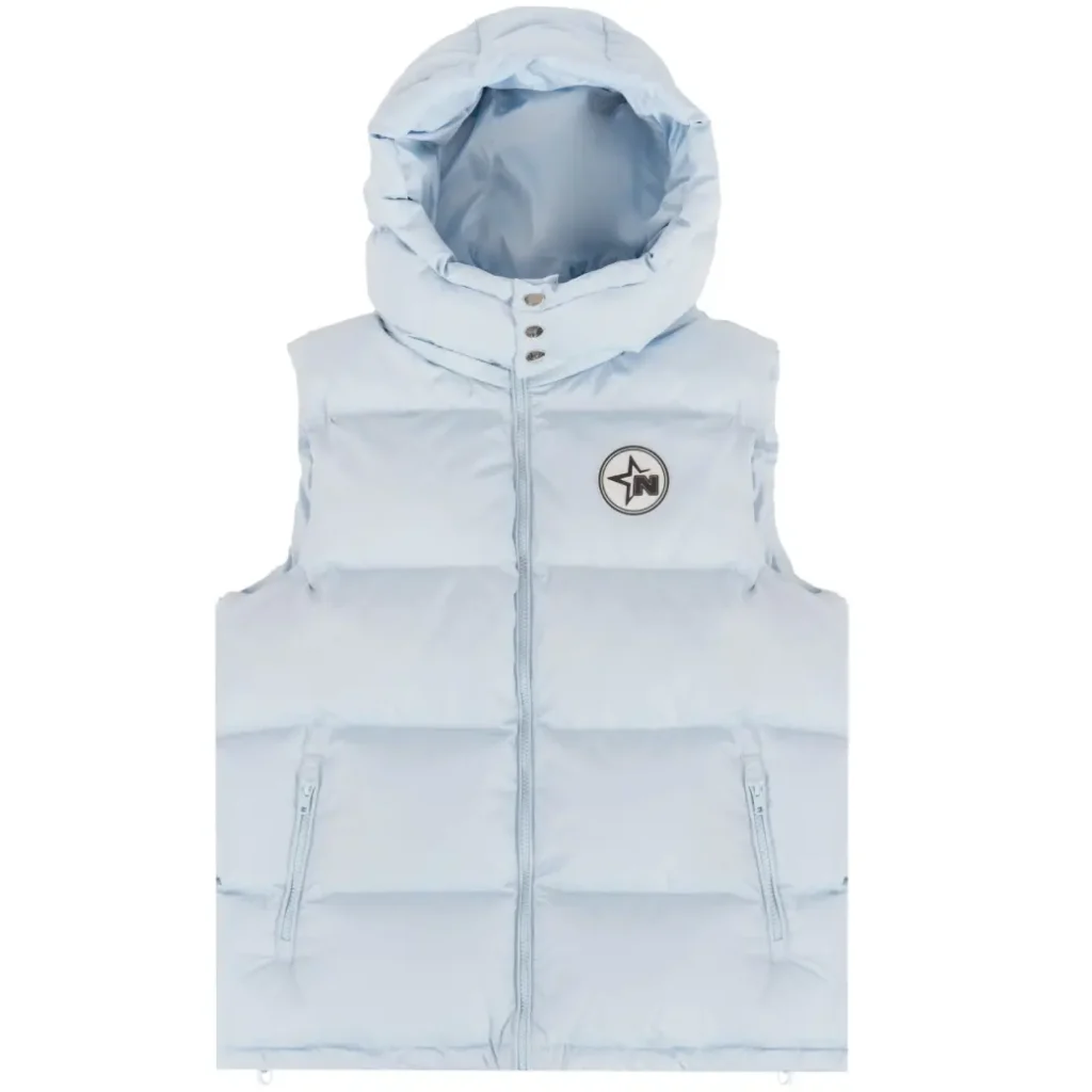 NOFS Baby Blue Puffer Vest mit Kapuze und Patch