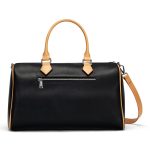 Alt Text: NOFS Schwarze Reisetasche mit Logo Print
