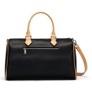 Alt Text: NOFS Schwarze Reisetasche mit Logo Print
