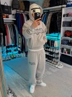 NOFS Grey Studs Jogger mit Script Patch Detail