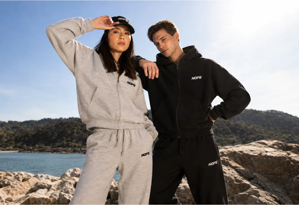 NOFS Black Tracksuit Dark Edition als komplettes Hoodie und Jogger Matching-Set von None of Us Streetwear